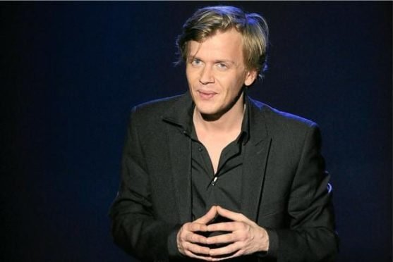 Alex Lutz, connu pour son sketch de "La vendeuse"