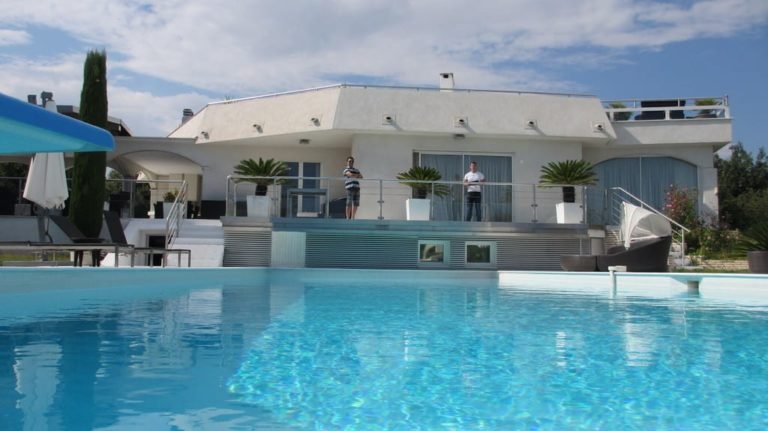 Mega Pool Party Dim 15 Sept
