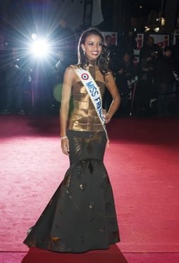Flora-Coquerel-a-Cannes-le-14-decembre-2013_portrait_w674