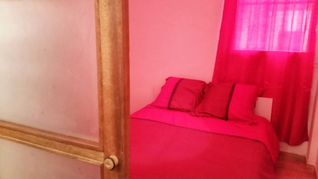 Chambre 2 personnes avec rangements et penderie