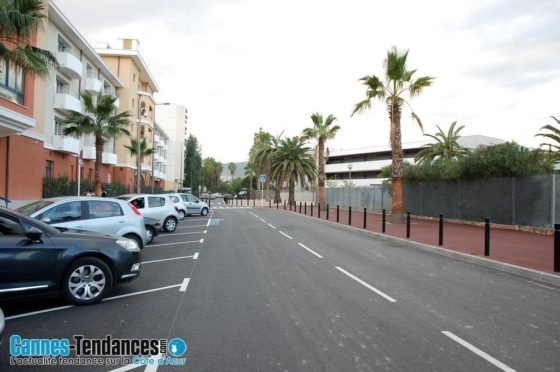 Exemple concret des petites améliorations de voirie, les trottoirs couleur rouge Estérel