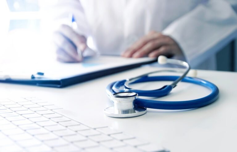 « Aidez les professionnels de santé à combattre les déserts médicaux : découvrez les mesures du Département »