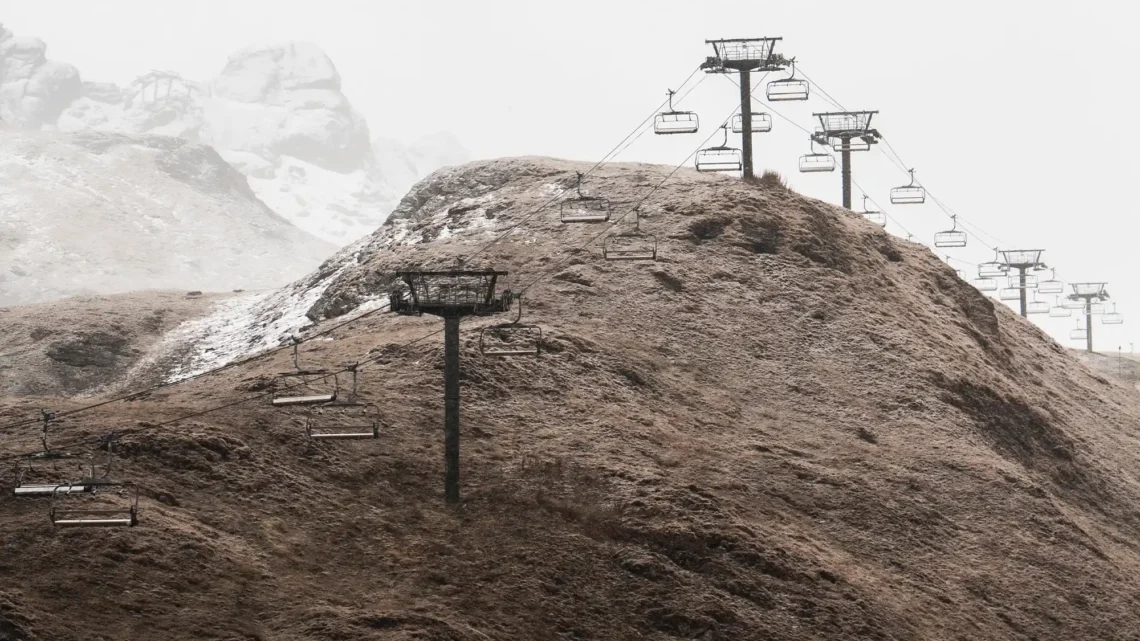 Enneigement incertain, mais des touristes au rendez-vous : le premier bilan des stations de ski Enneigement incertain, mais des touristes au rendez-vous : le premier bilan des stations de ski