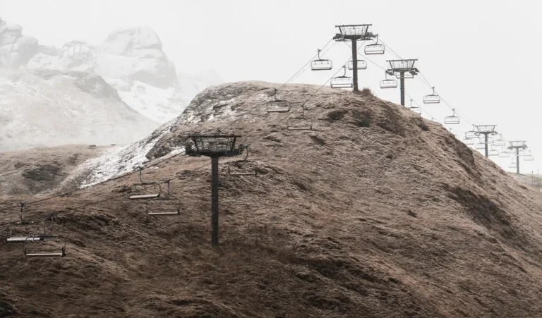 Enneigement incertain, mais des touristes au rendez-vous : le premier bilan des stations de ski