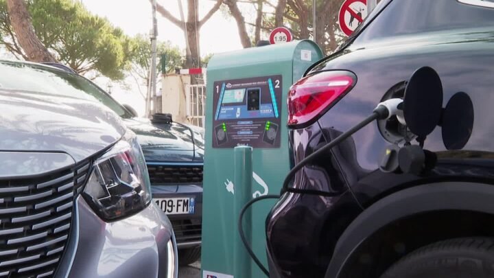 Explorer la Côte d’Azur en Voiture Électrique : Est-ce Possible et Quel Est le Prix ?