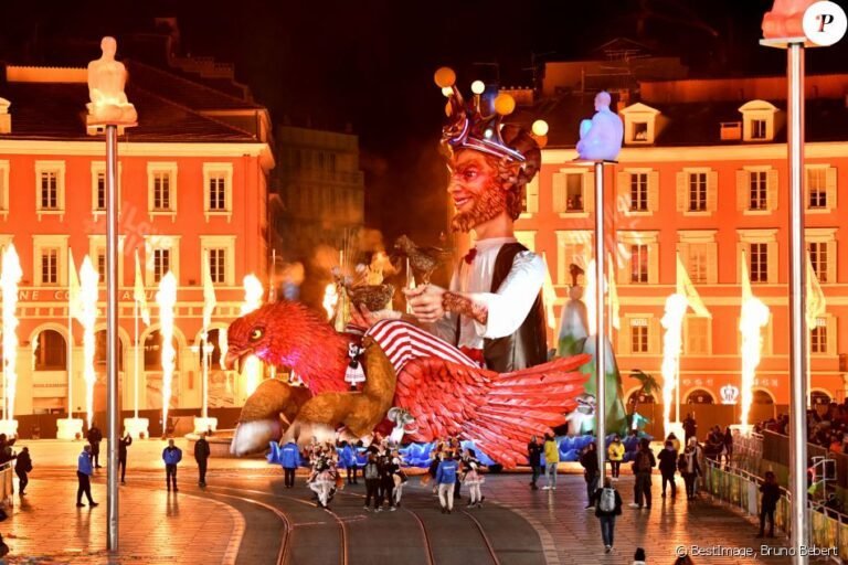 Le Roi du Carnaval de Nice débarque sur la Place Masséna