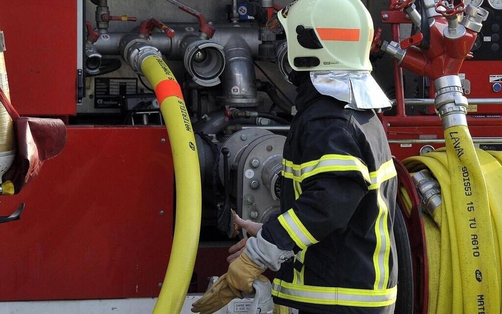 Vaucluse. Une jeune fille se réfugie sur le toit d’un immeuble pour échapper à un incendie Vaucluse. Une jeune fille se réfugie sur le toit d’un immeuble pour échapper à un incendie