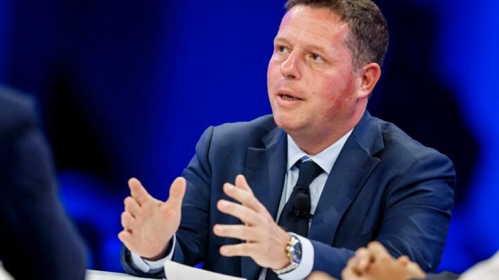 Le maire de Saint-Raphaël soutient l’engagement des associations à des cérémonies patriotiques