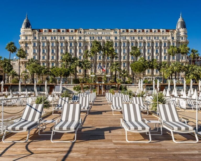 L&rsquo;Hôtel Carlton de Cannes se dévoile en images après sa rénovation époustouflante
