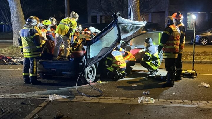 Accident de la route : Un véhicule heurte un deux-roues faisant deux blessés, dont un en urgence vitale.