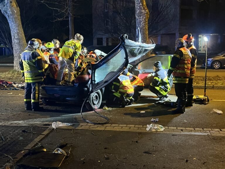 Accident de la route : Un véhicule heurte un deux-roues faisant deux blessés, dont un en urgence vitale.