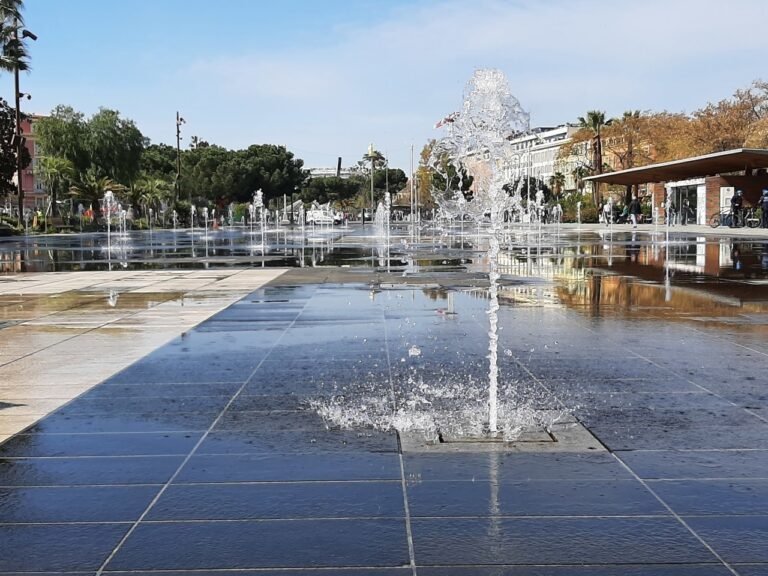 « Les restrictions d&rsquo;eau préoccupent les piscinistes de Nice »