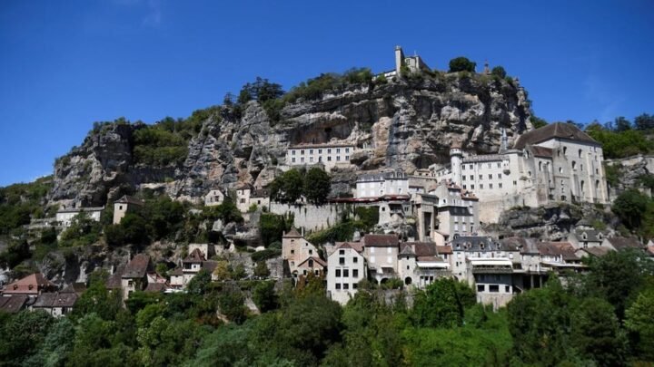 Les villages français les plus populaires chez les vacanciers sur Google