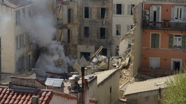 nouvelle synthétique: Huit individus portés disparus suite à l’effondrement d’un immeuble à Marseille