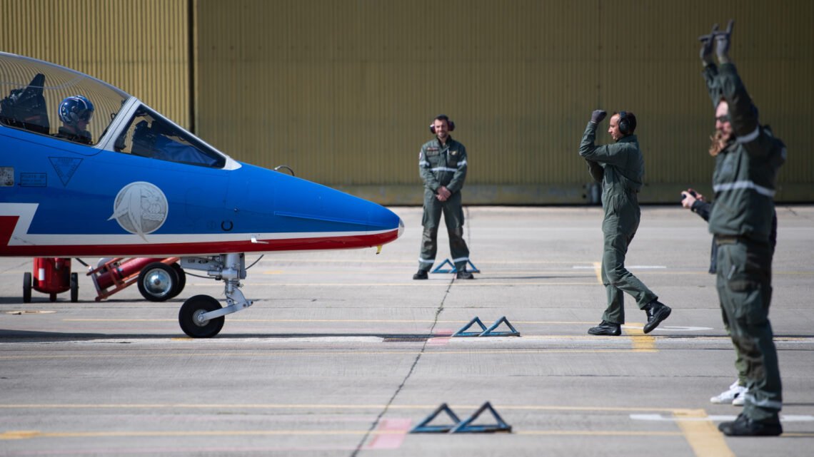 « Dans les coulisses de la préparation physique de la Patrouille de France » : immersion dans les défis sportifs de l’élite aérienne française (Ouest-France) « Dans les coulisses de la préparation physique de la Patrouille de France » : immersion dans les défis sportifs de l’élite aérienne française (Ouest-France)