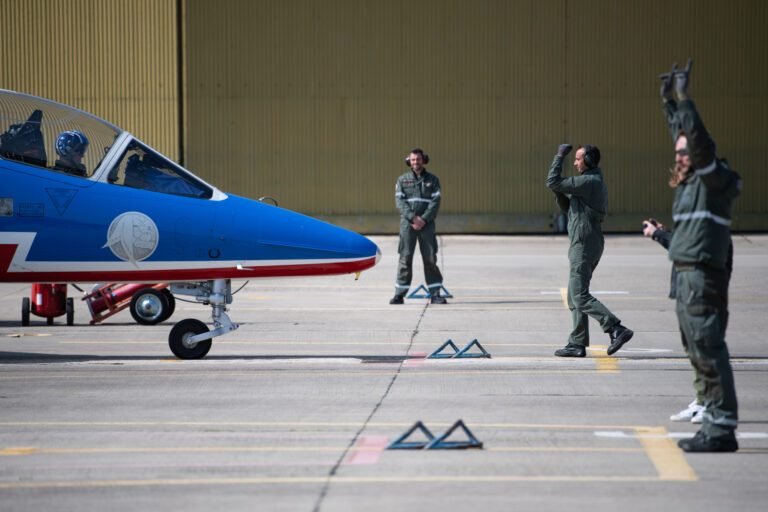 « Dans les coulisses de la préparation physique de la Patrouille de France » : immersion dans les défis sportifs de l&rsquo;élite aérienne française (Ouest-France)