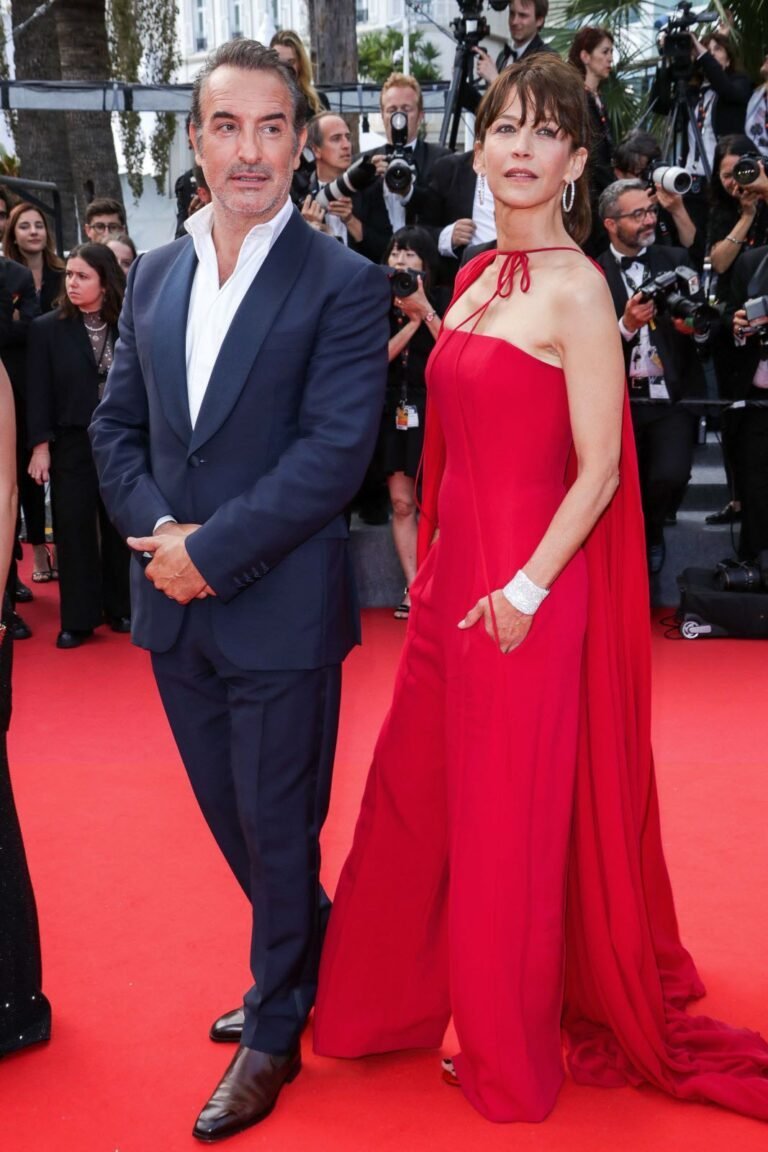 « Cannes 2023 : Revivez le moment fort de la montée des marches du 24 mai »