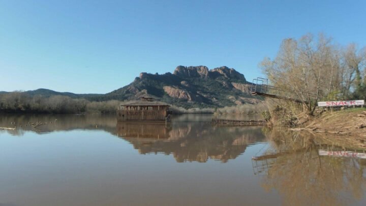 Décision judiciaire: Restrictions imposées aux activités nautiques sur le lac de l’Aréna de Roquebrune-sur-Argens