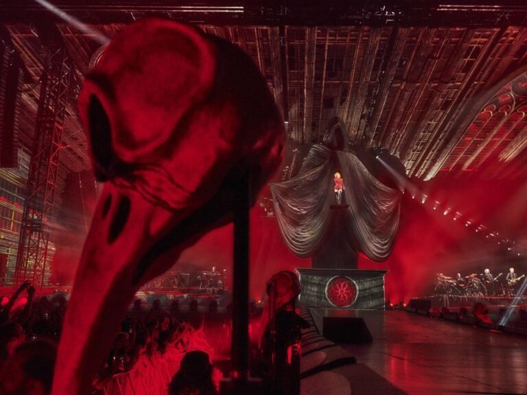 Nouvelle Star : Mylène Farmer met le feu à Nice et s&rsquo;invite à la soirée privée sur la promenade des Anglais !