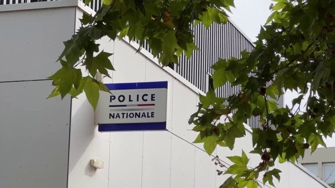 Un commissariat marseillais forcé de fermer ses portes suite à l’absence de policiers soutenant leur collègue détenu. Un commissariat marseillais forcé de fermer ses portes suite à l’absence de policiers soutenant leur collègue détenu.