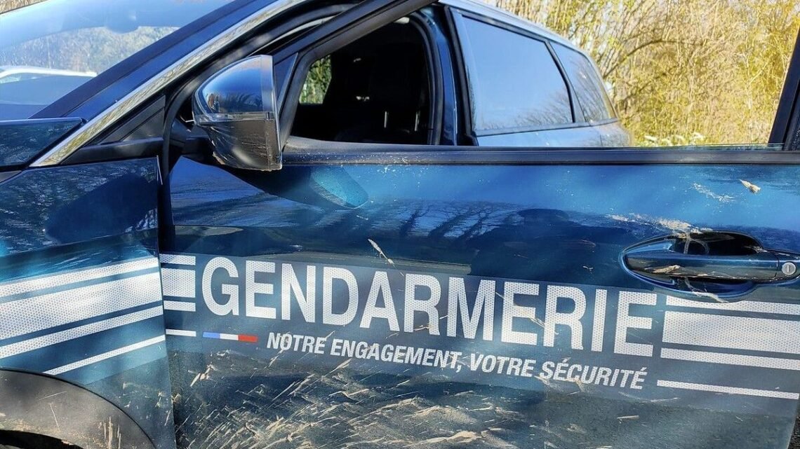 Un drame dévastateur au lac de Peyrolles-en-Provence : le corps sans vie d’une enfant de 3 ans découvert. Un drame dévastateur au lac de Peyrolles-en-Provence : le corps sans vie d’une enfant de 3 ans découvert.