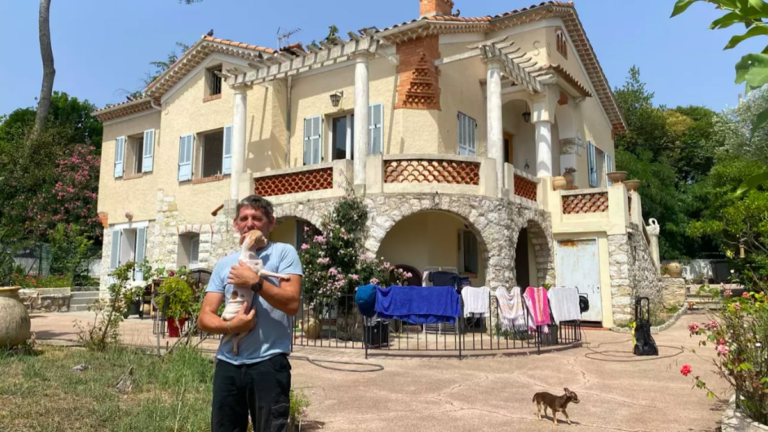 Un refuge insolite : une villa à 1,5 million accueille une centaine de chats, des chiens et… un cochon !