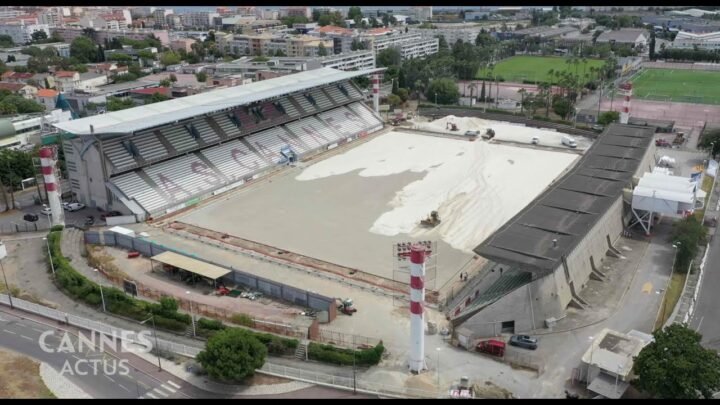 Découvrez la transformation du stade Pierre de Coubertin à Cannes : une pelouse naturelle renforcée d’exception.