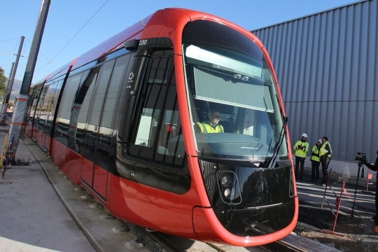 Depuis un mois, l&rsquo;inauguration des portiques du tramway à Nice dynamise le réseau de transport.
