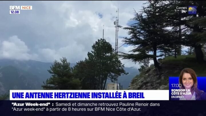 Installation d’une antenne téléphonique à Breil-sur-Roya suite à la tempête Alex afin de rester connecté au monde.
