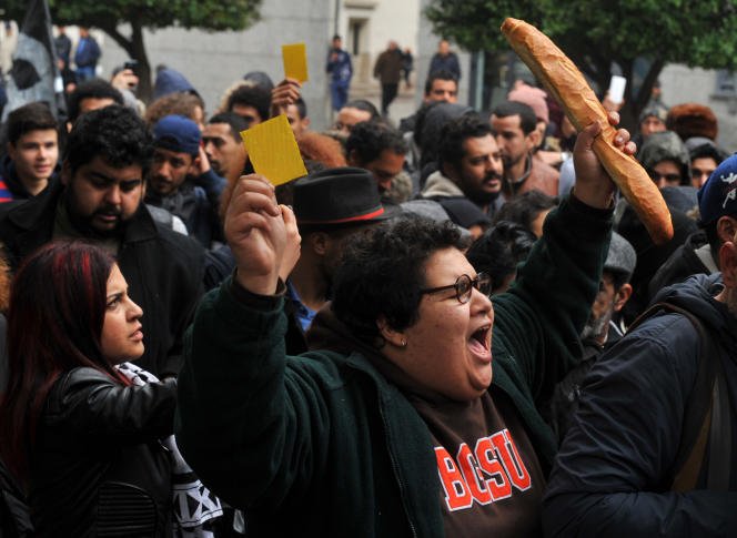 La Tunisie fait face à une crise économique et politique qui ne cesse de s’aggraver La Tunisie fait face à une crise économique et politique qui ne cesse de s’aggraver