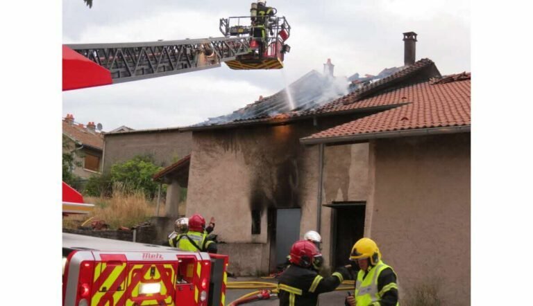 Un incendie ravage un garage mécanique, l’intervention de 36 sapeurs-pompiers est requise