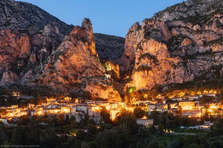 Un village pittoresque de Provence : Moustiers-Sainte-Marie, un véritable enchantement