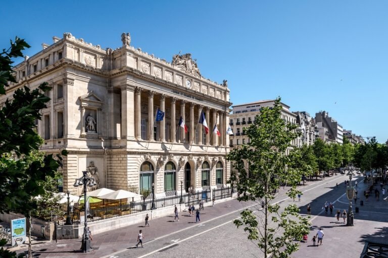 Découvrez les secrets du Palais de la Bourse à Marseille