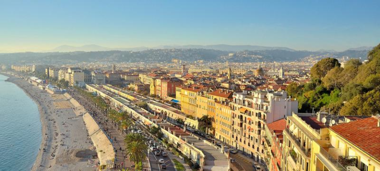 Prévisions météo pour Nice : Alternance d&rsquo;averses et de grisaille avec un thermomètre affichant 24°C