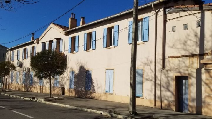 « Un événement soudain qui trouble la nuit : évacuation d’urgence d’un immeuble à Martigues »