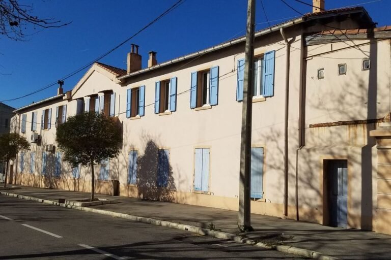 « Un événement soudain qui trouble la nuit : évacuation d’urgence d’un immeuble à Martigues »