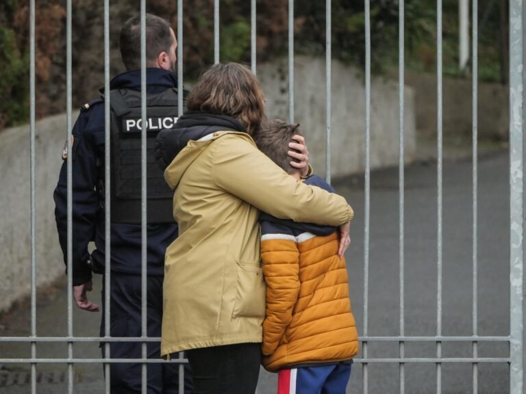 Violentes altercations dans un hôtel de Saint-Isidore : une femme poignardée et gravement blessée