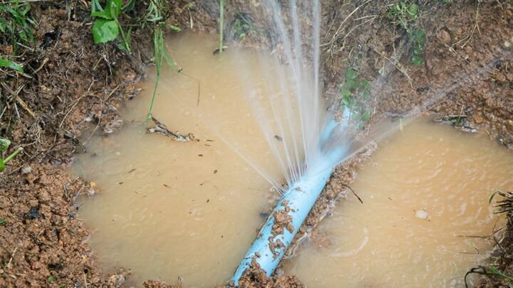À la recherche des fuites d’eau dans les Alpes-Maritimes