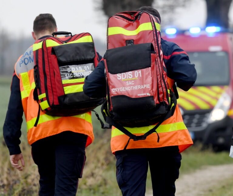 Accident entre une voiture et une moto fait trois blessés, dont un dans un état critique