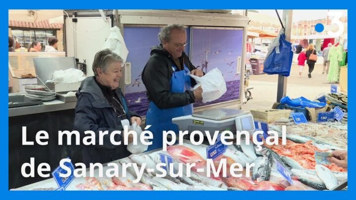 Dans le Var, à Sanary-sur-Mer, le marché provençal s’ouvre sur les flots
