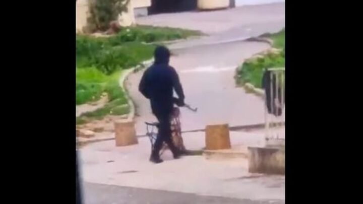 Des individus armés de kalachnikov filmés à Nice