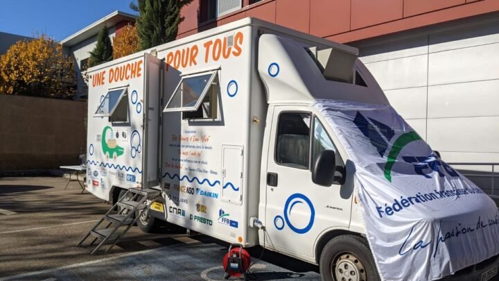 En solidarité avec les sans-abri, Nice inaugure une solution mobile : le Camion-Douche