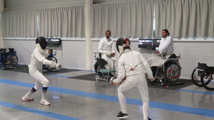 Entraînement conjoint d’escrimeurs internationaux en vue des Jeux paralympiques de Paris 2024