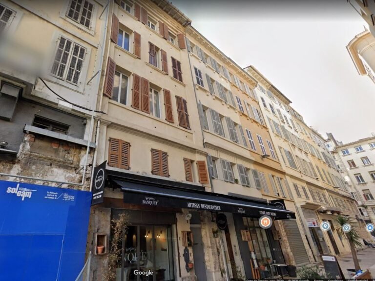 Frénésie meurtrière à Marseille : Des tireurs prennent pour cible une résidence Airbnb