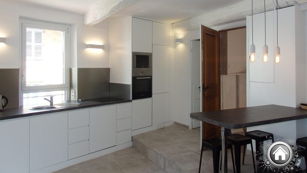 RÉHABILITATION D’UN APPARTEMENT 3 PIÈCES EN CŒUR DE VILLE À CANNES AVEC OBJECTIF MISE EN LOCATIONS SAISONNIÈRES