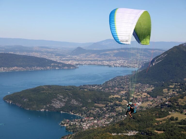 La chute tragique d&rsquo;un parapentiste sur les voies de chemin de fer entre Nice et Vintimille