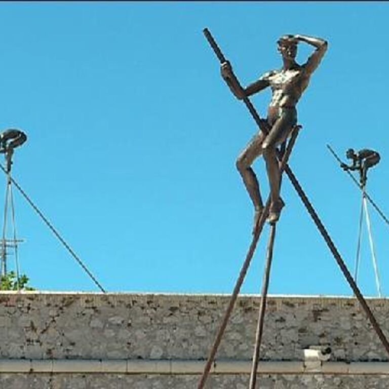 Le lycée professionnel d&rsquo;Antibes: Un hommage sculpté au sculpteur controversé ?