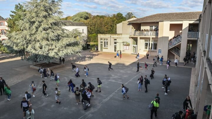 punis par la justice

Proposition de nouveau titre : « Un garçon de 10 ans échappe aux poursuites judiciaires après avoir exhibé une arme devant une école des Alpes-Maritimes »