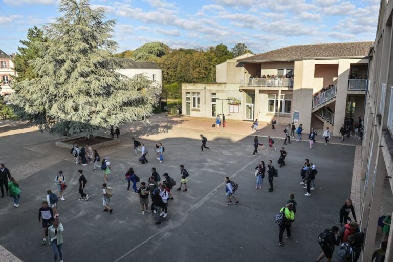punis par la justice
Proposition de nouveau titre : « Un garçon de 10 ans échappe aux poursuites judiciaires après avoir exhibé une arme devant une école des Alpes-Maritimes »