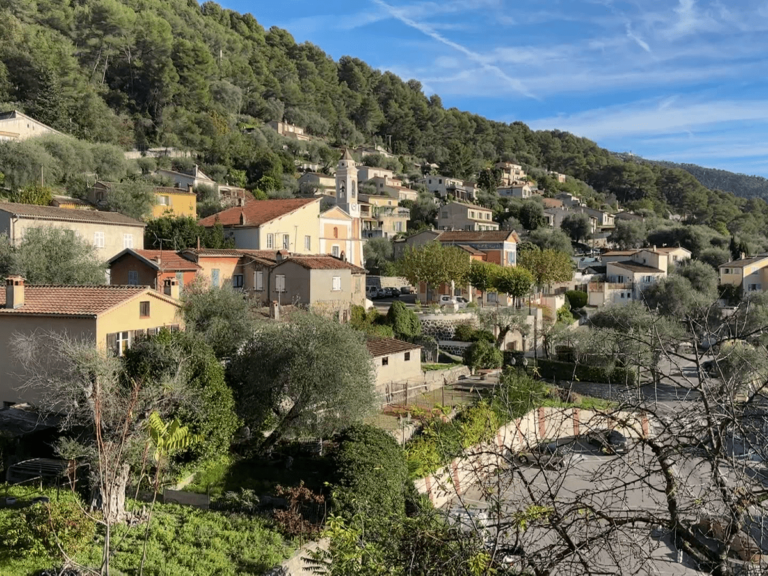 Renforcement de la sécurité dans le village de Blausasc : des vigiles désormais présents devant les écoles